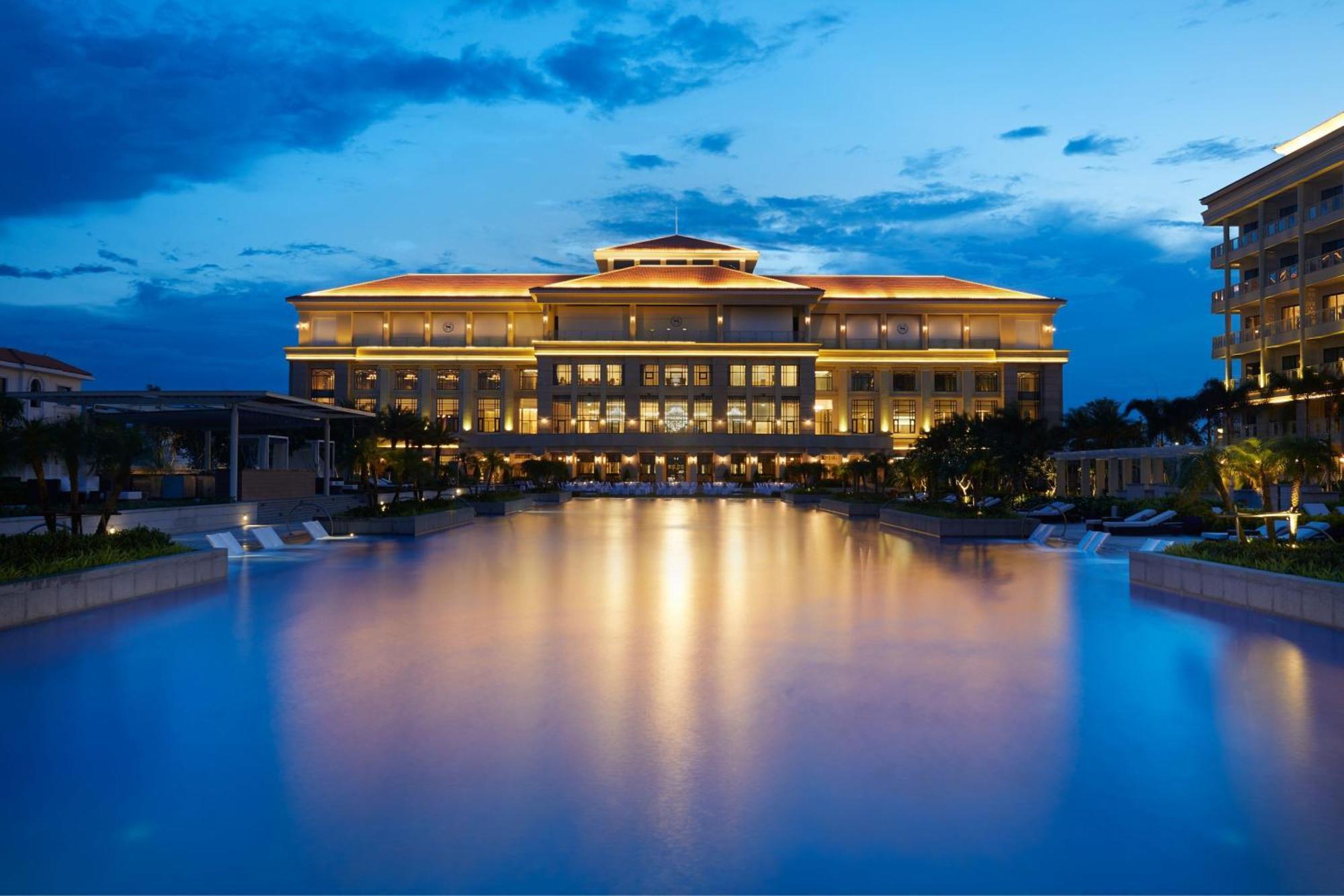 Sheraton Grand Danang Resort & Convention Center Екстериор снимка