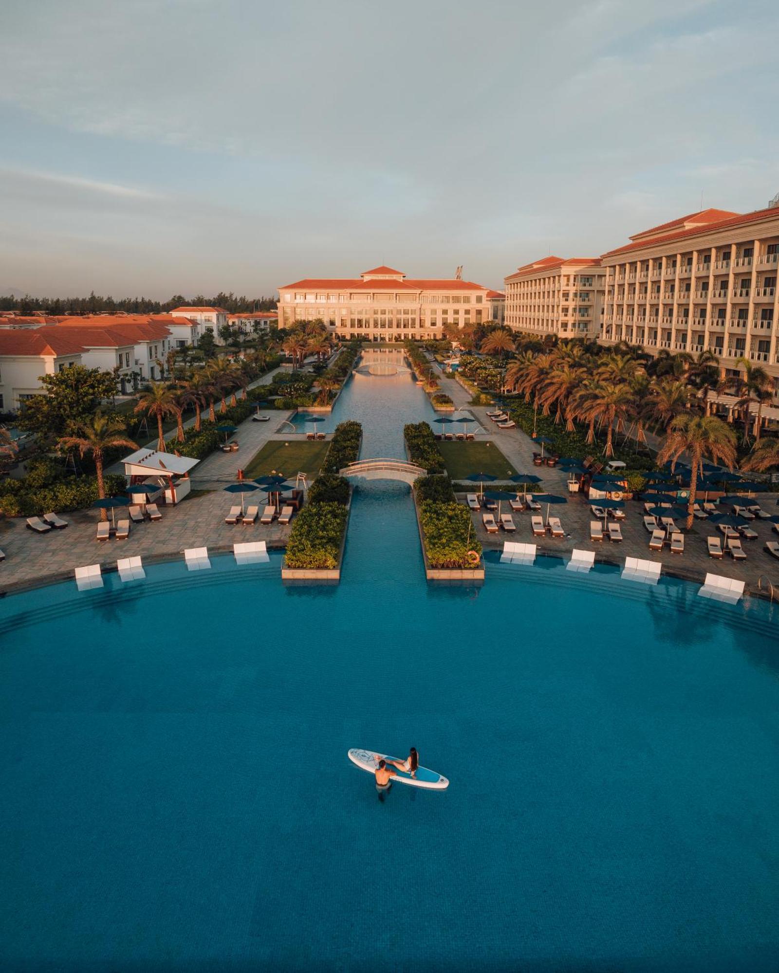 Sheraton Grand Danang Resort & Convention Center Екстериор снимка